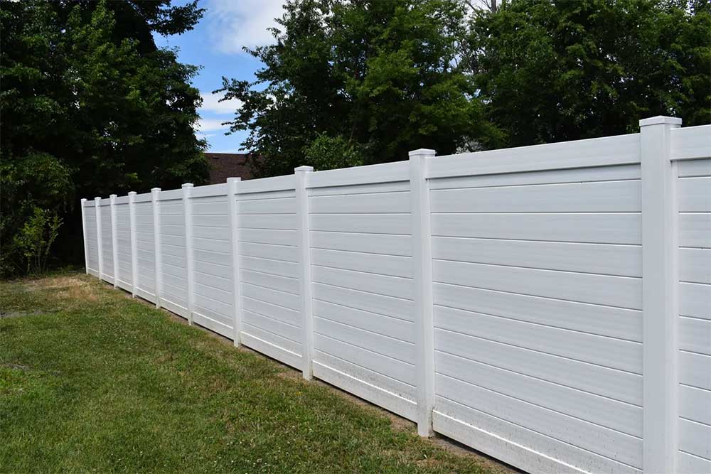 horizontal-vinyl-fence-White-1.jpg